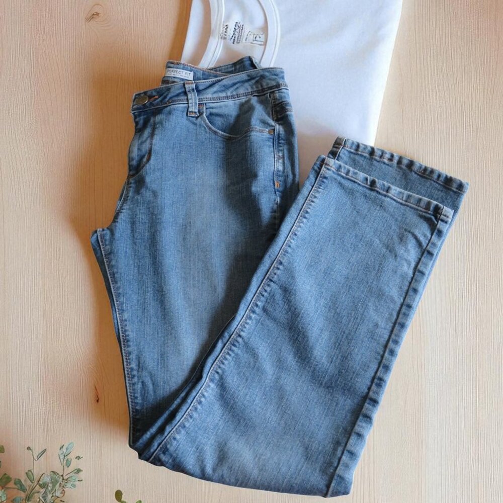LEE - Perfect Fit Women's Jeans (Just Below Waist), Size 10 Medium, Pre-Owned - Picture 13 of 13